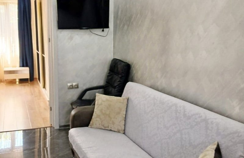 Сдаётся в аренду меблированная квартира (60м²) в частном доме, Батуми, Грузия