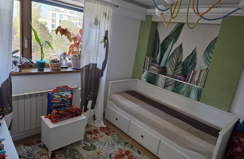 Rent of comfortable 4-room apartments, 115 m², with a sea view, Faleza Nord, Constanța, Romania