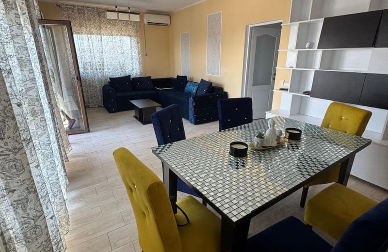 Rent of a comfortable 3-room penthouse, 135 m², Mamaia, Constanța, Romania