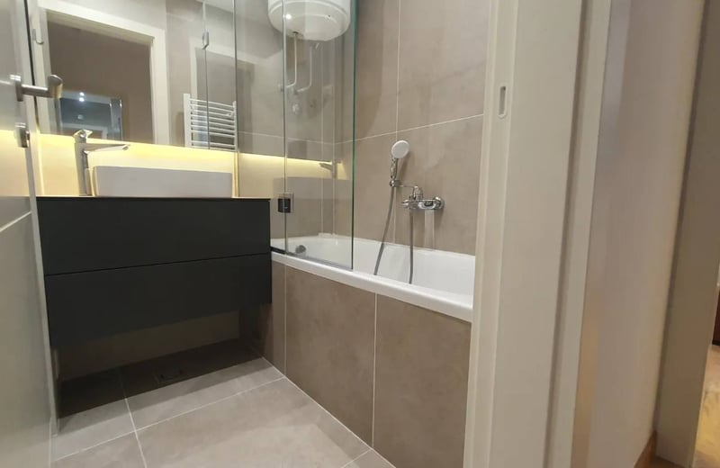 Alquiler de un apartamento espacioso de 3 habitaciones, 92 m², Nuevo Belgrado, Serbia