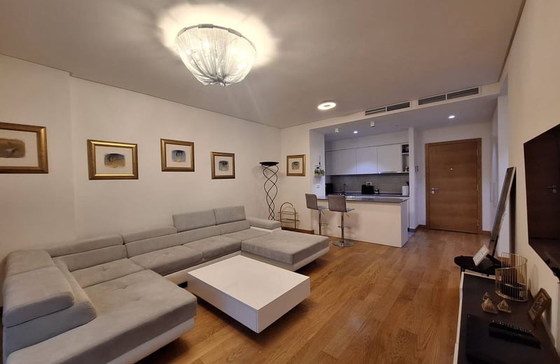 Alquiler de un apartamento amueblado de 3 habitaciones, 98 m², BW Residence, Belgrado, Serbia