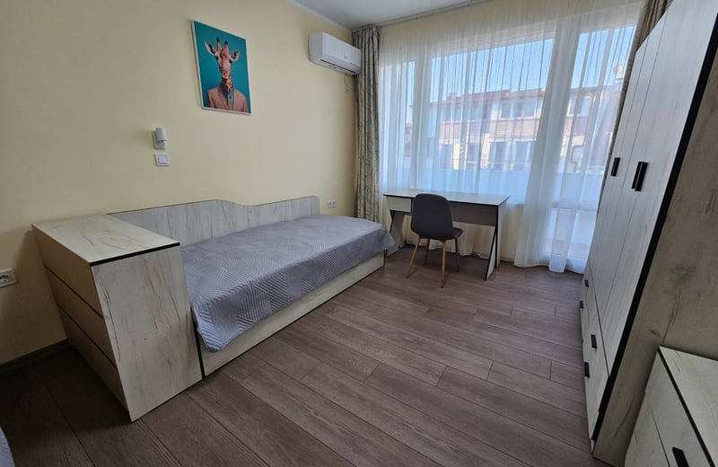 Alquiler de un apartamento luminoso y amueblado de 3 habitaciones, Burgas, barrio Lazur, Bulgaria