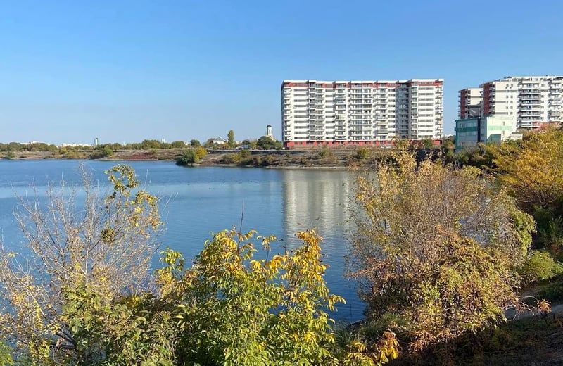 Аренда свежей, комфортной 2-комнатной квартиры напротив озера, Бухарест, 6-й сектор, Румыния