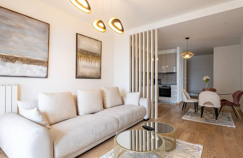 Alquiler de luminosos apartamentos amueblados de 3 habitaciones, 82 m², BW Aurora, Belgrado, Serbia