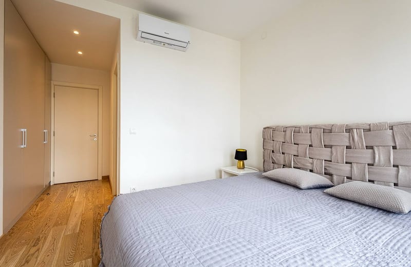 Alquiler de luminosos apartamentos amueblados de 3 habitaciones, 82 m², BW Aurora, Belgrado, Serbia