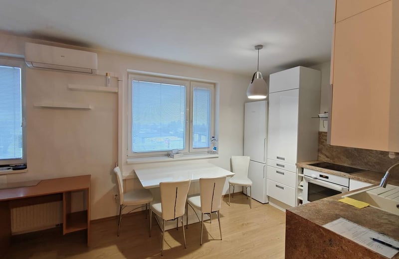 Alquiler de un apartamento amueblado de 3 habitaciones, 62 m², Podunajské Biskupice, Bratislava, Eslovaquia
