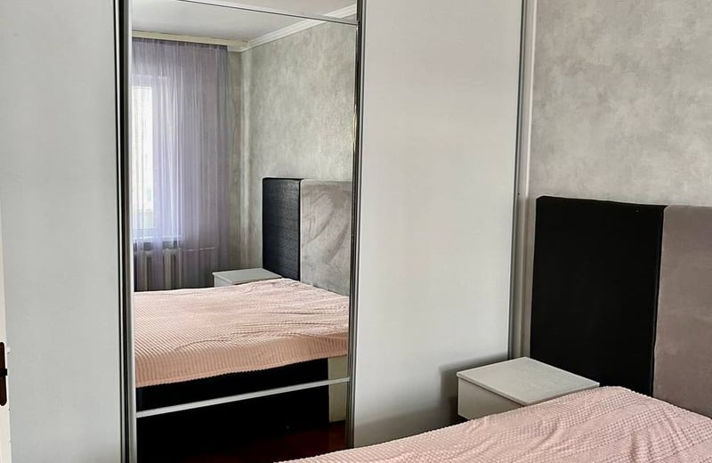 Miete einer hellen, möblierten Dreizimmerwohnung im Stadtteil Rîșcani, Chișinău, Moldawien