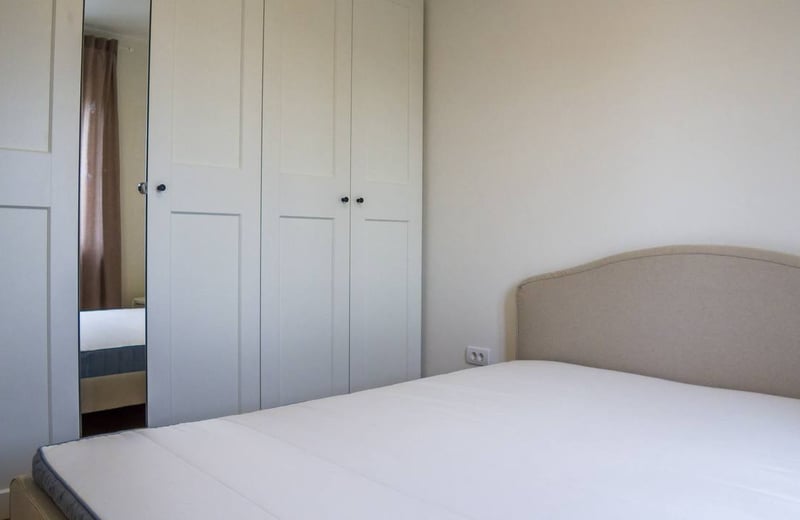 Alquiler de un apartamento luminoso de tres habitaciones de 60 m² con balcón, zona de Voždovac, Belgrado, Serbia