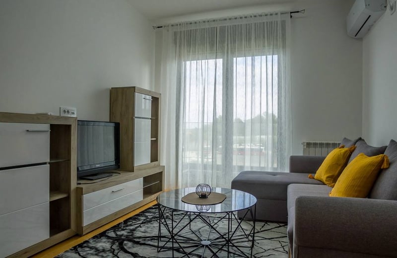 Alquiler de un apartamento de dos habitaciones de 40 m² con balcón, Belgrado, Serbia