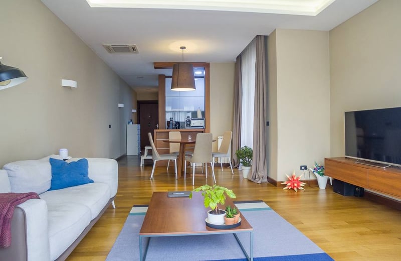 Alquiler de un apartamento acogedor de tres habitaciones de 74 m² en el centro de la ciudad, Belgrado, Serbia