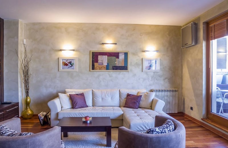 Alquiler de un apartamento espacioso de tres habitaciones de 90 m² en Vračar, Belgrado, Serbia