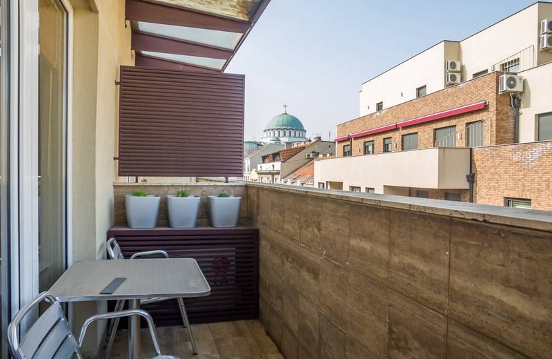 Alquiler de un apartamento espacioso de tres habitaciones de 90 m² en Vračar, Belgrado, Serbia