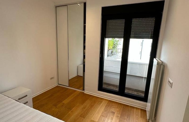 Location d’un appartement de trois pièces de 57 m² dans un immeuble neuf et moderne en centre-ville, Belgrade, Serbie