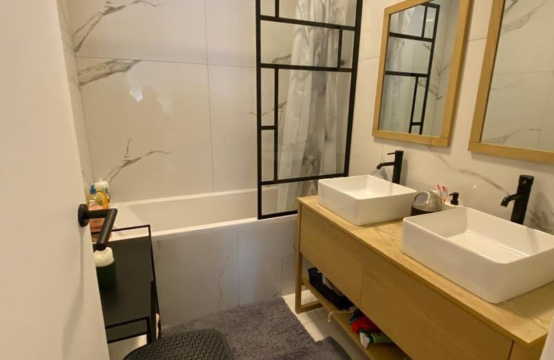 Rent of a cozy 73 m² three-room apartment in the 16th arrondissement, Paris, France