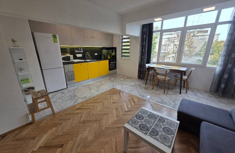 Аренда просторной 3-комнатной квартиры в центре, Бургас, Болгария