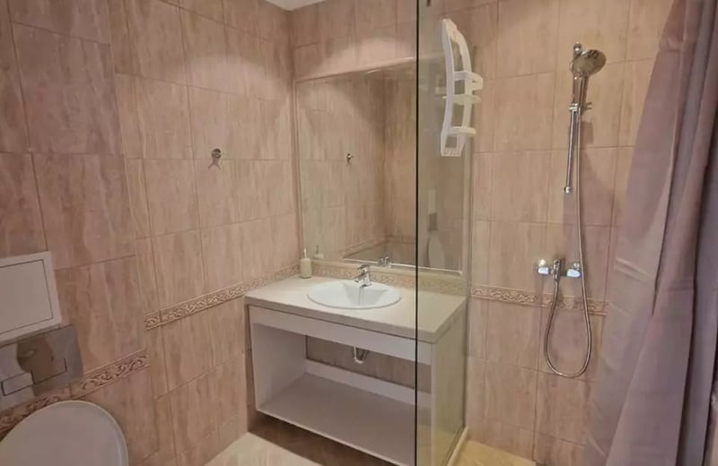 Rent of bright comfortable 2-room apartment on the first sea line, South Bay, Varna, Bulgaria