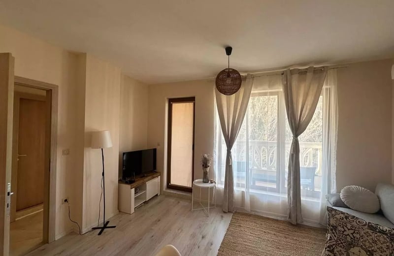 Rent of bright comfortable 2-room apartment on the first sea line, South Bay, Varna, Bulgaria