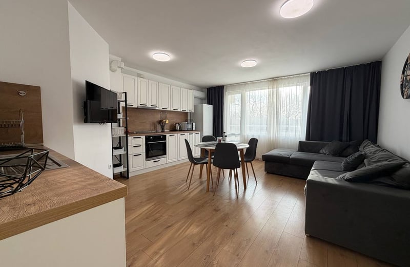 Rent of spacious 3-room apartment 95 m², Kolhozen Pazar, Varna, Bulgaria