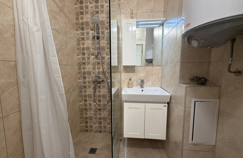 Rent of spacious 3-room apartment 95 m², Kolhozen Pazar, Varna, Bulgaria