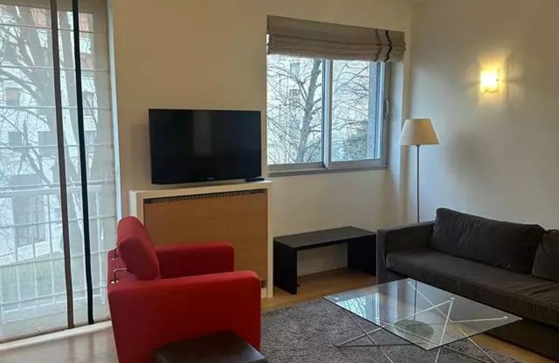 Rent of a furnished 2-room apartment, 60 m², Paris 16th arrondissement, France