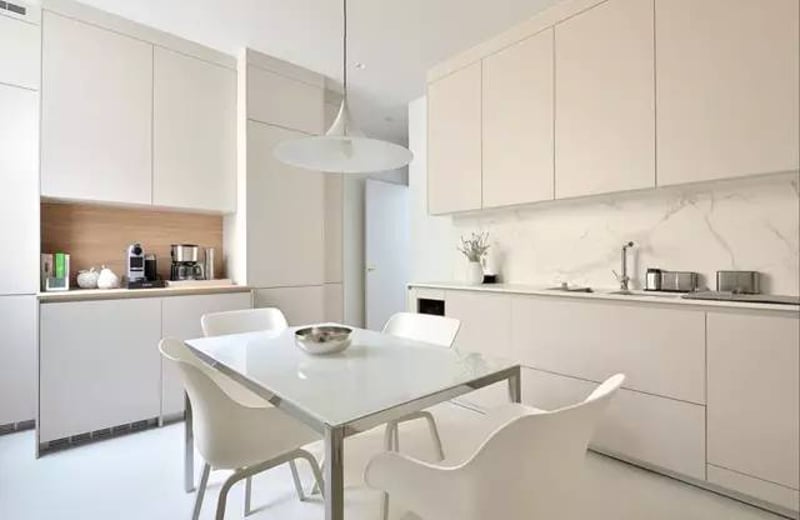 Rent of a furnished apartment, 195 m², with Eiffel Tower view, Paris 16th arrondissement, France