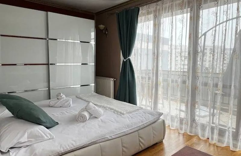 Rent of a cozy 2-room apartment, 52 m², with Dâmbovița River view, city center, Bucharest, Romania