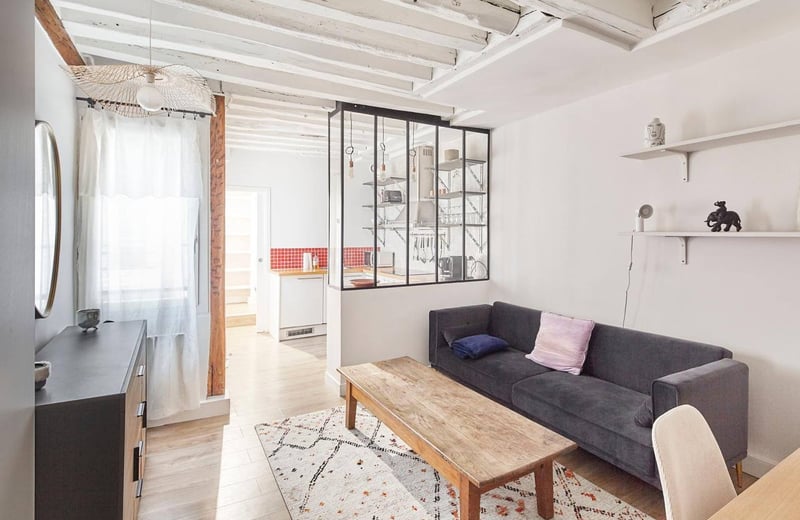 Rent of a bright two-room apartment, 34 m², Paris, France