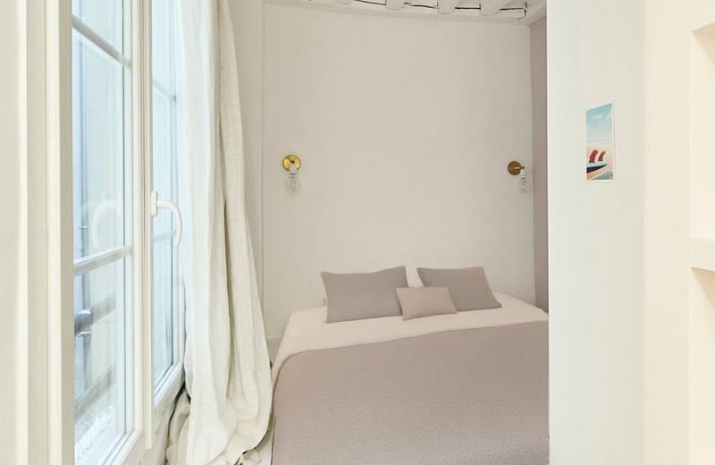 Rent of a bright two-room apartment, 34 m², Paris, France