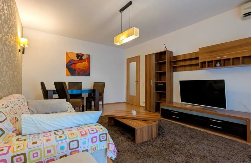 Alquiler de apartamento amueblado de tres habitaciones, 76 m², Bucarest, Rumanía