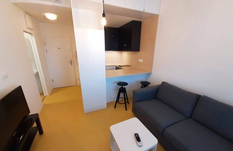 Miete einer möblierten Zweizimmerwohnung mit Balkon, 34 m², Bratislava, Slowakei