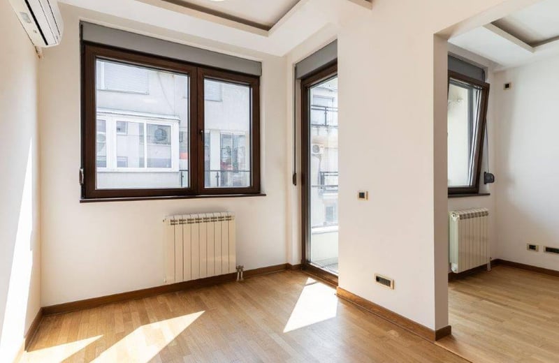 Аренда просторной трёхкомнатной квартиры в новом доме, 91 м², Врачар, Белград, Сербия