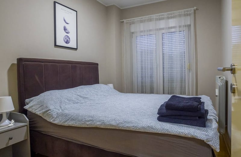 Alquiler de apartamento amplio de dos habitaciones cerca del centro de la ciudad, 67 m², Belgrado, Serbia