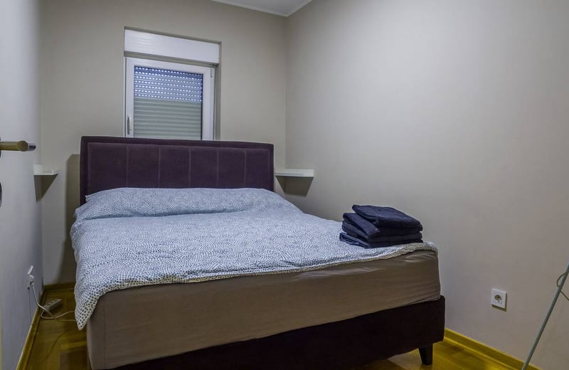 Alquiler de apartamento amplio de dos habitaciones cerca del centro de la ciudad, 67 m², Belgrado, Serbia