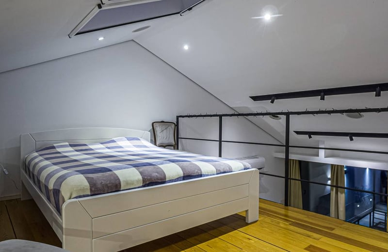 Аренда меблированной двухэтажной трёхкомнатной квартиры, 80 м², район Дединье, Белград, Сербия