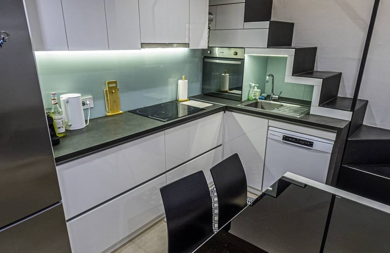 Аренда меблированной двухэтажной трёхкомнатной квартиры, 80 м², район Дединье, Белград, Сербия