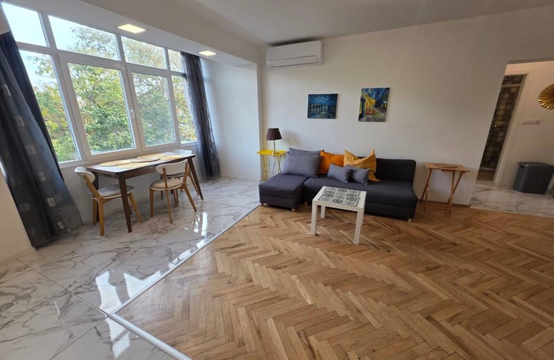 Rent of a bright, cozy three-room apartment in the city center, Burgas, Bulgaria