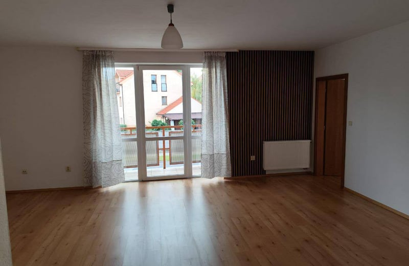 Location d’un appartement ensoleillé de quatre pièces, Podunajské Biskupice, Bratislava, Slovaquie