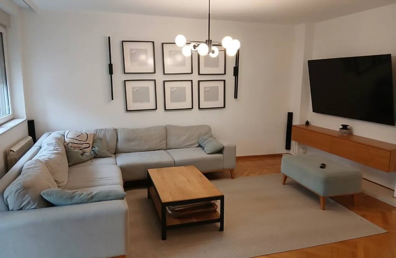 Alquiler de apartamento amplio de cuatro habitaciones, 105 m², Banovo Brdo, Belgrado, Serbia