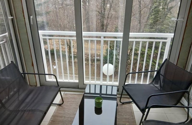 Alquiler de apartamento amplio de cuatro habitaciones, 105 m², Banovo Brdo, Belgrado, Serbia