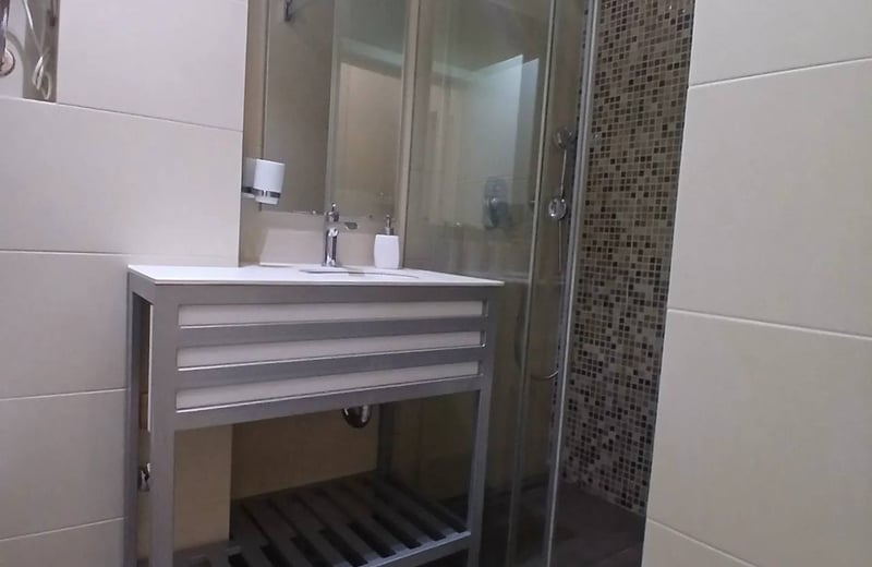 Alquiler de apartamento amplio de cuatro habitaciones, 105 m², Banovo Brdo, Belgrado, Serbia