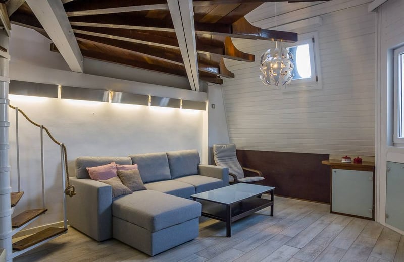 Location d’un appartement en duplex en face du parc Tašmajdan, 52 m², Belgrade, Serbie