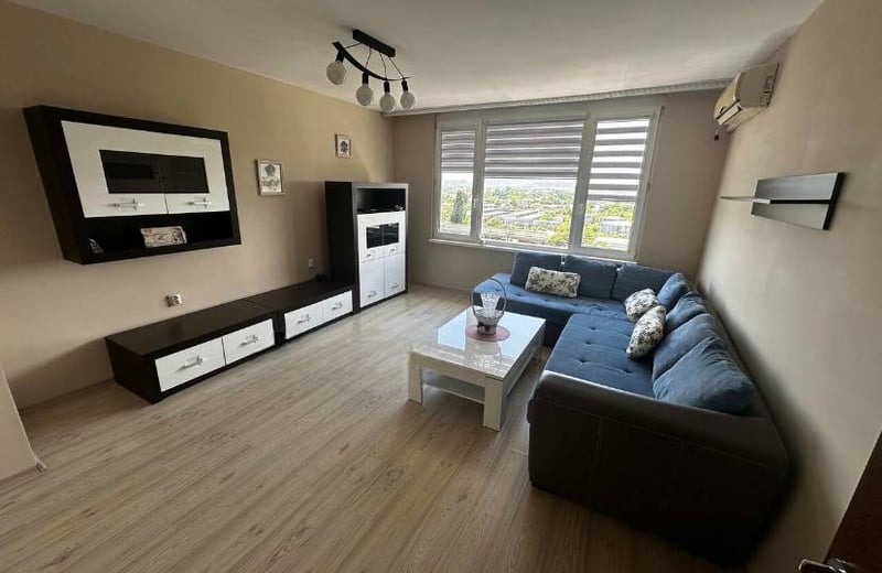 Alquiler de un apartamento amplio y luminoso, 113 m², Burgas, Bulgaria