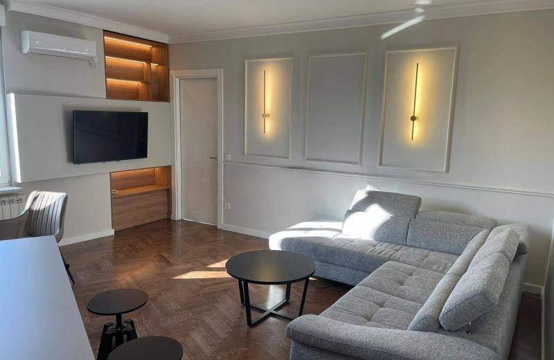 Miete einer komfortablen Dreizimmerwohnung, 87 m², Belgrad, Senjak, Serbien