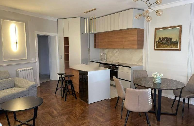 Miete einer komfortablen Dreizimmerwohnung, 87 m², Belgrad, Senjak, Serbien