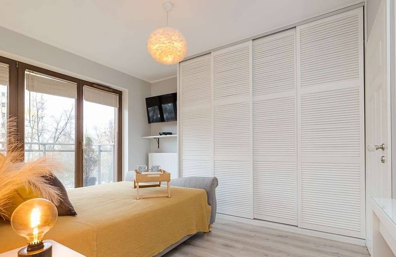 Rent of a spacious four-room apartment with a garage, 86 m², Warsaw, Mokotów, Poland