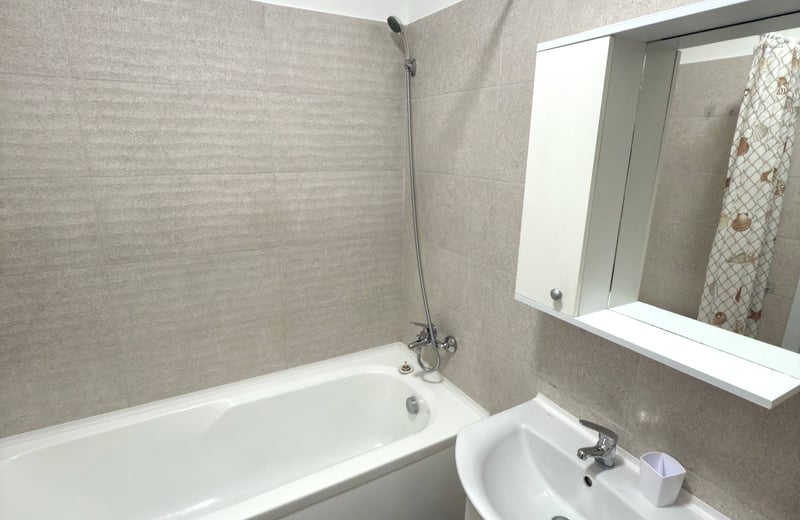 Miete einer hellen Zweizimmerwohnung, Bukarest, Sektor 6, Rumänien