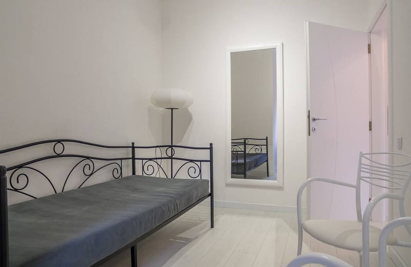 Alquiler de un apartamento luminoso de tres habitaciones cerca de una zona verde, 70 m², Belgrado, Voždovac, Serbia