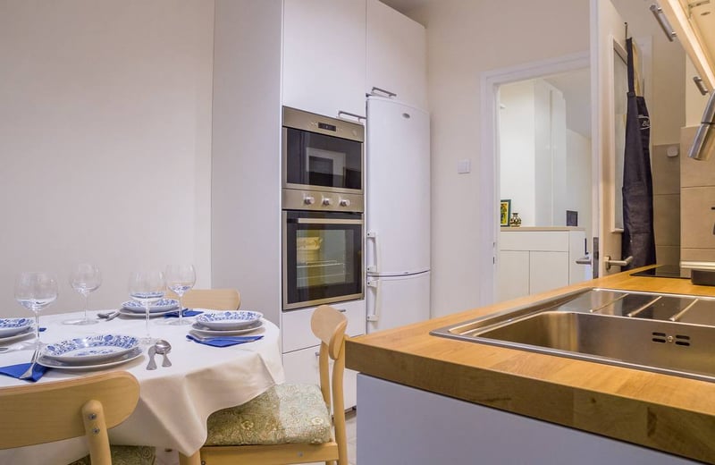 Alquiler de un apartamento luminoso y acogedor de tres ambientes de 75 m² en el centro de la ciudad, Belgrado, Serbia