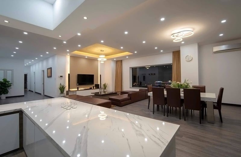 Location d’un penthouse de 350 m² avec vue sur la rivière Han, quartier Hai Chau, Da Nang, Vietnam