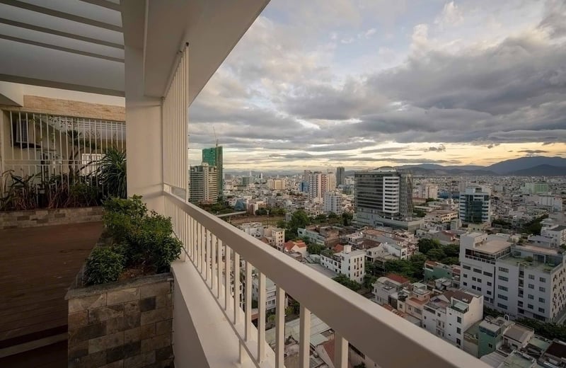 Location d’un penthouse de 350 m² avec vue sur la rivière Han, quartier Hai Chau, Da Nang, Vietnam
